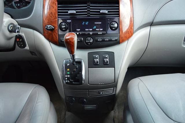 Used 2004 Toyota Sienna XLE Limited w/ Limited Pkg 5 FWD image 24