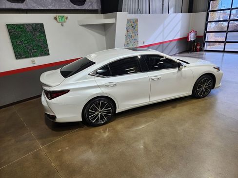 Used 2023 Lexus ES 300h image 38
