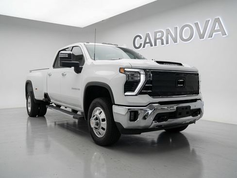 Used 2025 Chevrolet Silverado 3500 LTZ w/ LTZ Plus Package AWD/4WD image 1