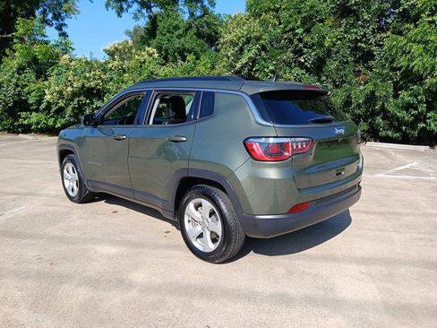 Used 2017 Jeep Compass Latitude w/ Popular Equipment Group FWD image 7