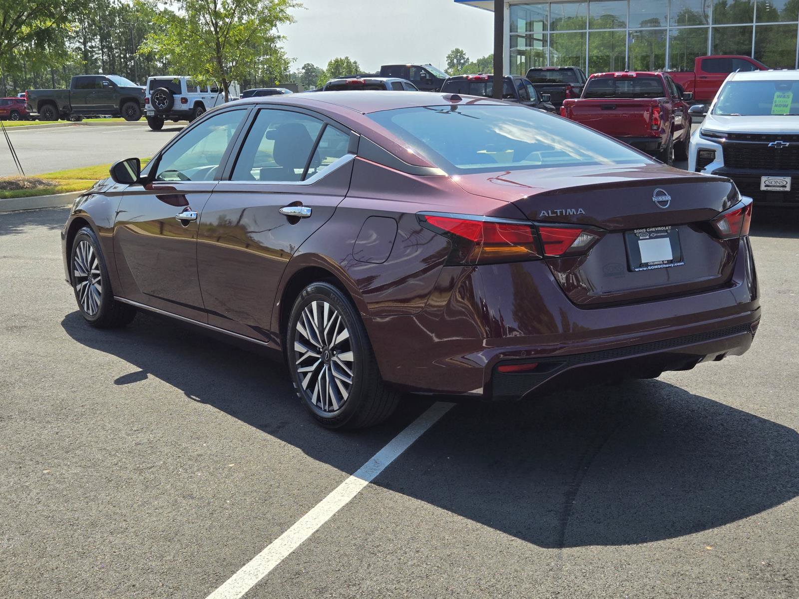 Used 2025 Nissan Altima 2.5 SV FWD image 11