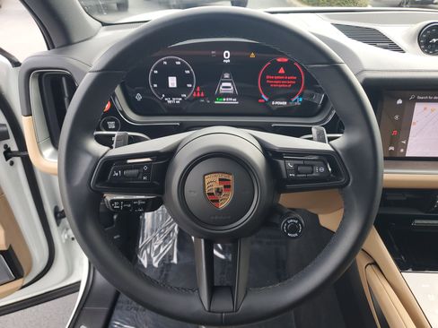 Used 2024 Porsche Cayenne E-Hybrid image 29