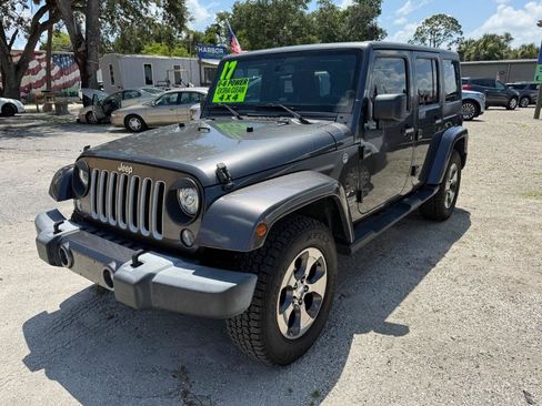 Used 2017 Jeep Wrangler Unlimited Sahara w/ Connectivity Group AWD/4WD image 3