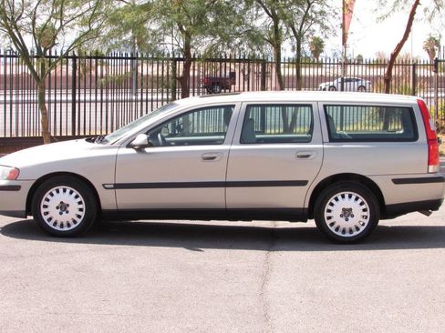 Used 2001 Volvo V70 image 5