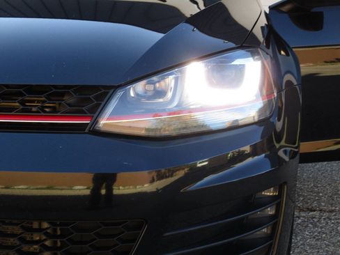 Used 2017 Volkswagen GTI SE FWD image 33