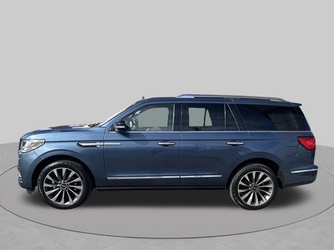 Used 2019 Lincoln Navigator Select w/ Technology Package AWD/4WD image 3