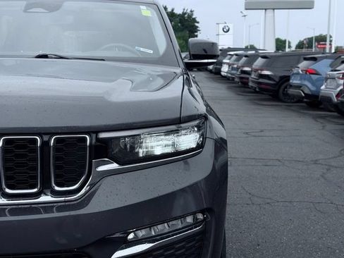 Used 2022 Jeep Grand Cherokee Limited AWD/4WD image 3