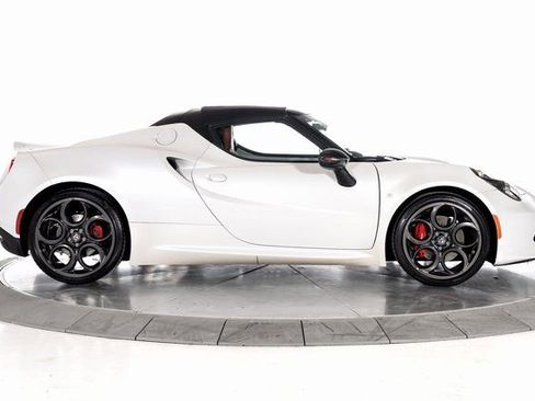 Used 2019 Alfa Romeo 4C Spider image 9