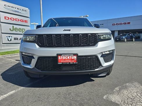 New 2025 Jeep Grand Cherokee Limited w/ Black Appearance Package image 23