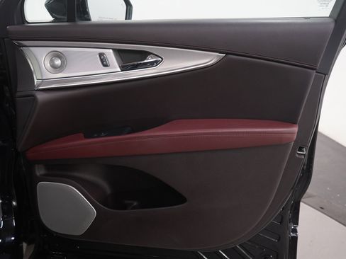 Used 2019 Lincoln Nautilus Black Label image 13