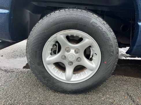 Used 2004 Dodge Ram 1500 Truck ST image 24