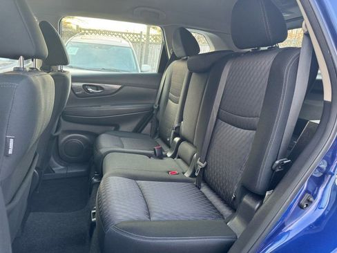 Used 2018 Nissan Rogue S image 16