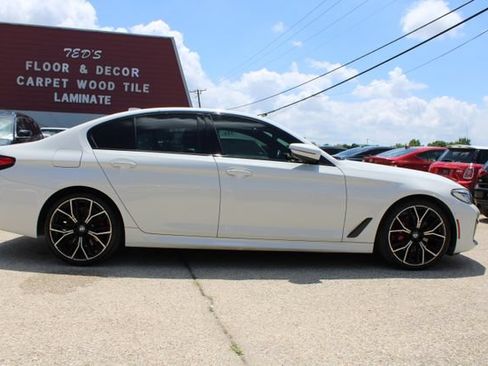 Used 2021 BMW 530i w/ M Sport Package RWD image 2