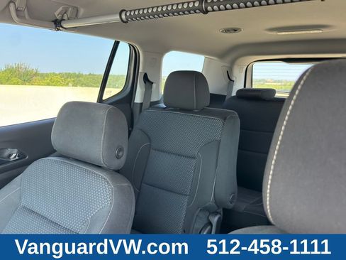 Used 2023 GMC Acadia SLE w/ Driver Convenience Package FWD image 13