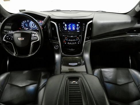 Used 2019 Cadillac Escalade ESV Platinum image 10