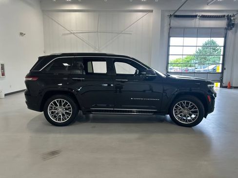 Used 2023 Jeep Grand Cherokee Summit AWD/4WD image 4