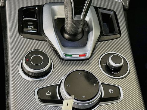 Used 2023 Alfa Romeo Stelvio Veloce AWD/4WD image 26