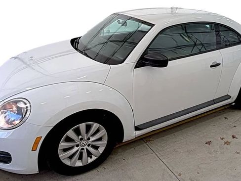 Used 2015 Volkswagen Beetle 1.8T image 1