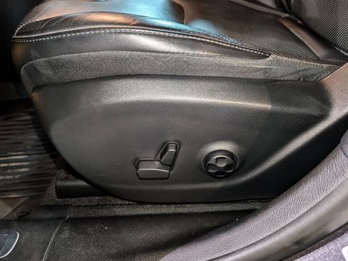 Used 2019 Jeep Cherokee Limited w/ Trailer Tow Group image 15