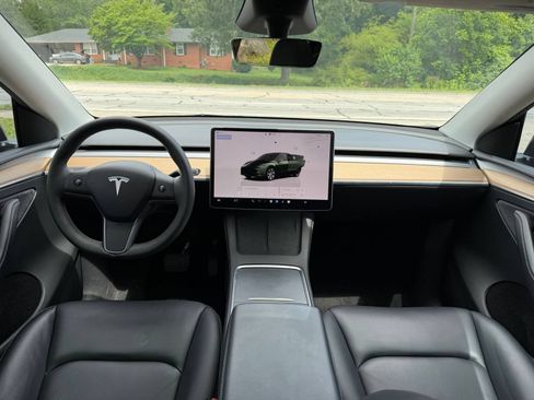 Used 2024 Tesla Model Y Long Range RWD image 8