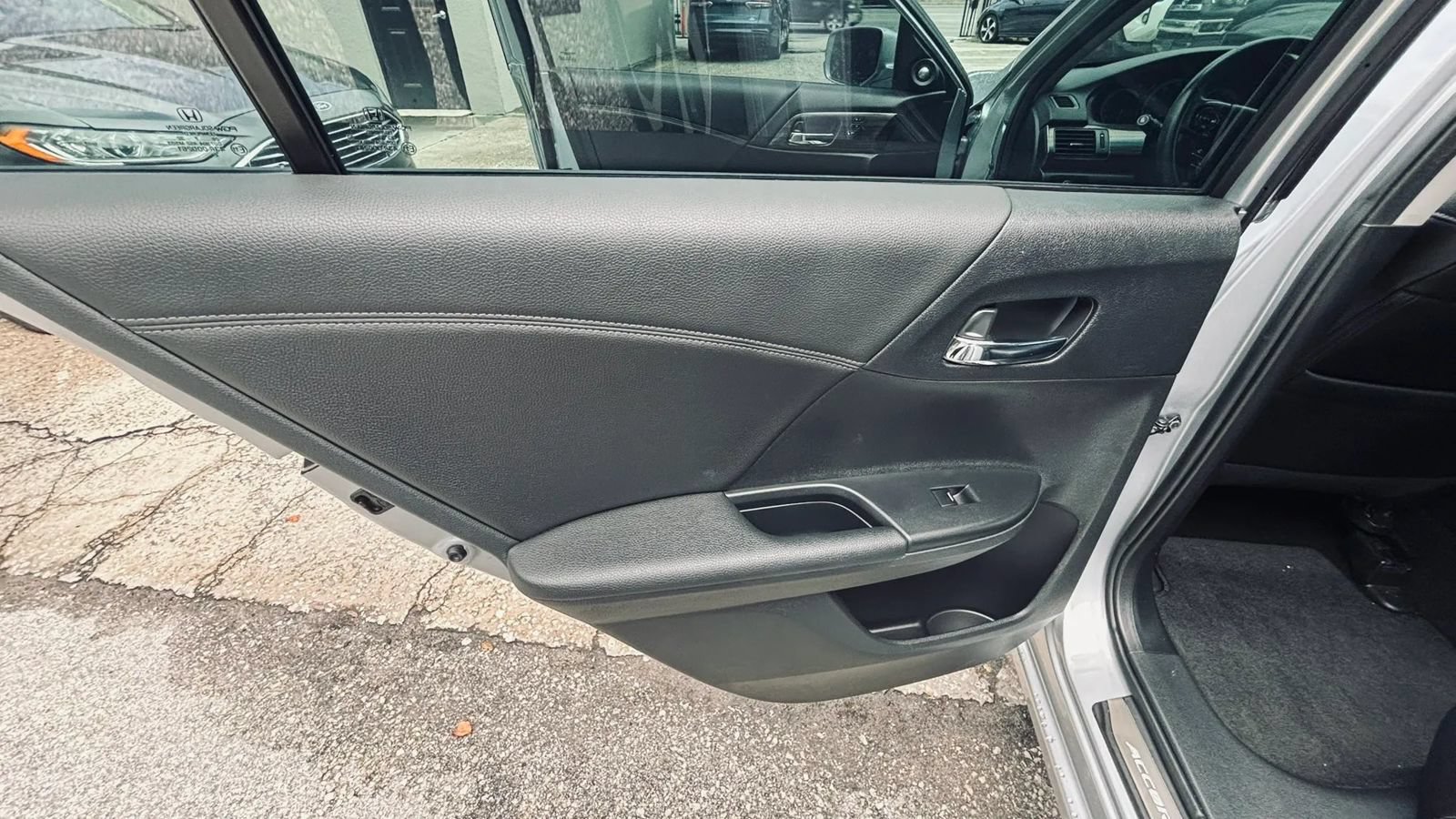 Used 2017 Honda Accord EX-L image 12