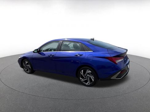 Used 2025 Hyundai Elantra Limited image 8