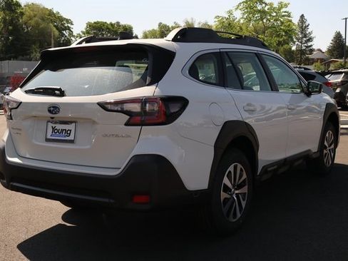 Used 2025 Subaru Outback Base image 3
