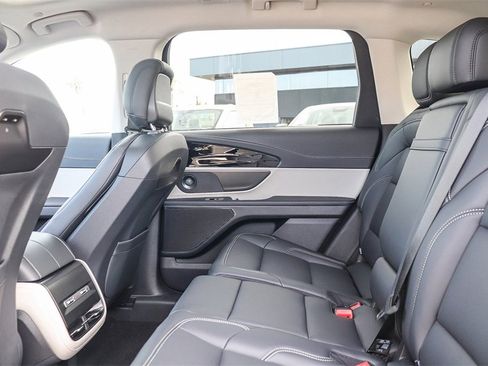 Used 2025 Lincoln Nautilus Premier w/ Equipment Group 102A image 20