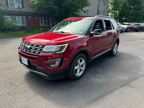 Used 2017 Ford Explorer XLT w/ Equipment Group 202A AWD/4WD image 1