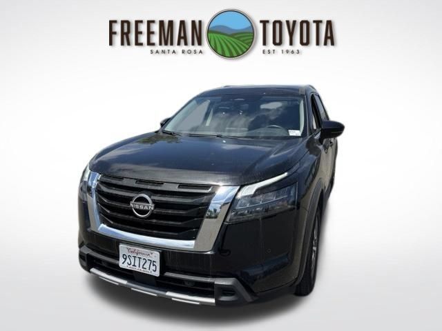 Used 2025 Nissan Pathfinder SL FWD image 3