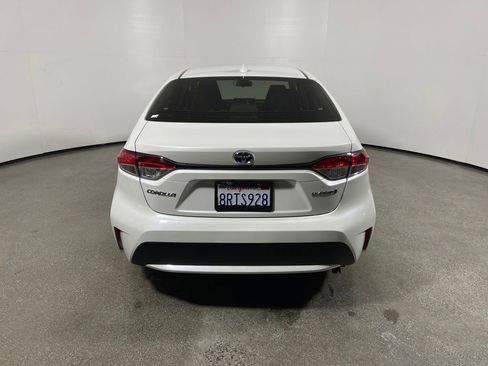 Certified 2021 Toyota Corolla LE image 4