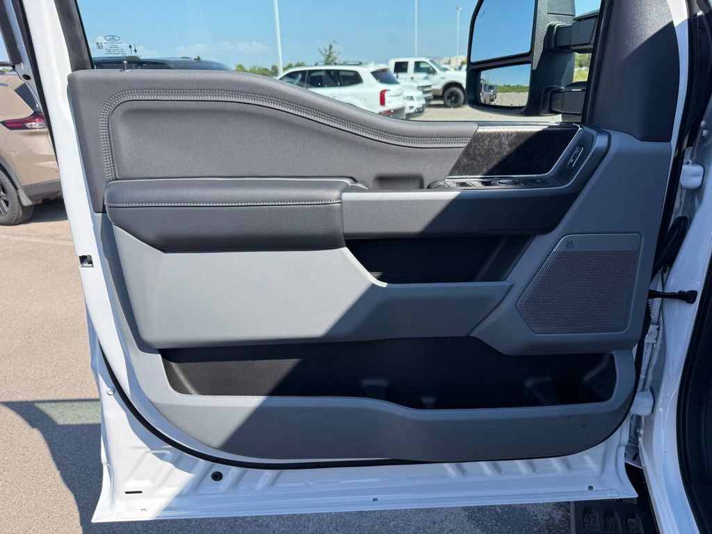 New 2027 Ford F250 XLT w/ XLT Premium Package AWD/4WD image 8