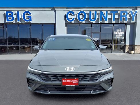 Used 2025 Hyundai Elantra Limited FWD image 2