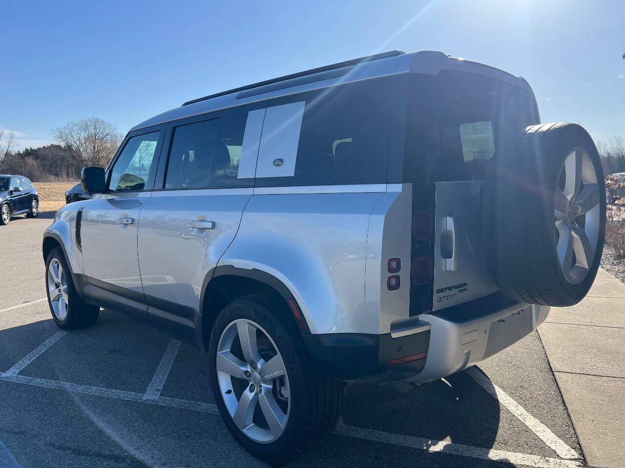 Used 2023 Land Rover Defender 110 SE AWD/4WD image 4