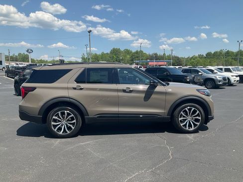New 2026 Ford Explorer ST-Line AWD/4WD image 4