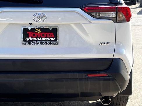 Used 2023 Toyota RAV4 XLE Premium image 6