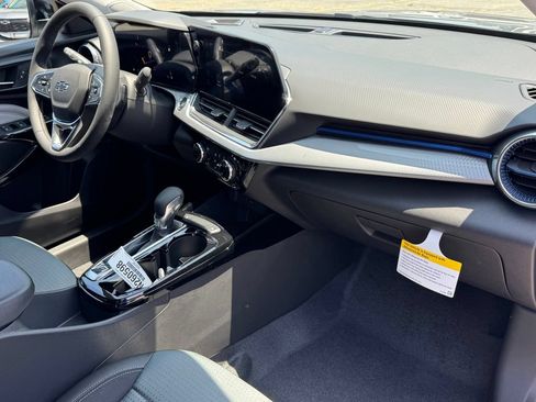 New 2026 Chevrolet Trax LT w/ Midnight Edition FWD image 7
