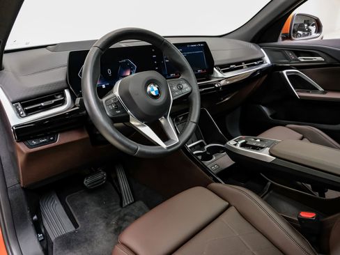 Used 2025 BMW X2 xDrive28i image 3