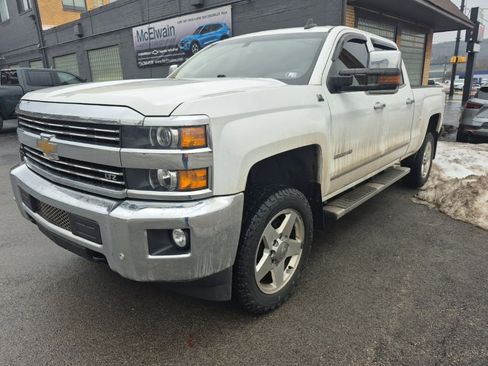 Used 2015 Chevrolet Silverado 2500 LTZ w/ LTZ Plus Package image 3