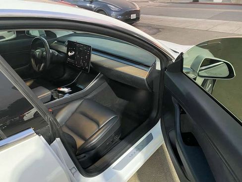 Used 2018 Tesla Model 3 Long Range image 14