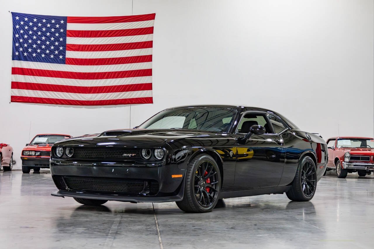 Used 2016 Dodge Challenger SRT Hellcat RWD image 3