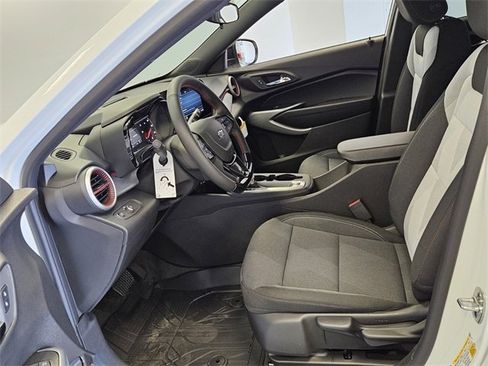 New 2026 Chevrolet Trax RS w/ Sunroof Package image 9