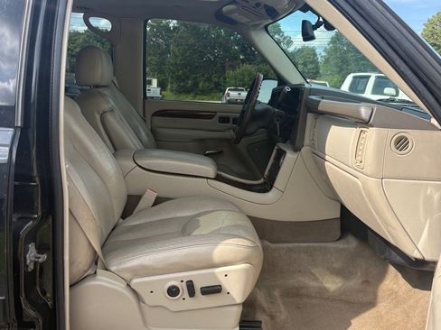Used 2005 Cadillac Escalade AWD image 11