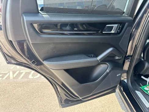 Used 2020 Porsche Cayenne AWD/4WD image 14