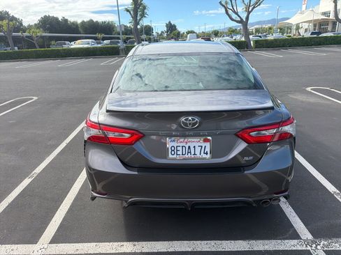 Used 2018 Toyota Camry SE w/ Convenience Package image 5