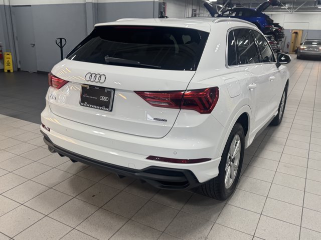 Certified 2024 Audi Q3 2.0T Premium w/ Convenience Package AWD/4WD image 5