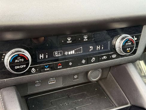 Used 2023 Mitsubishi Outlander AWD image 28