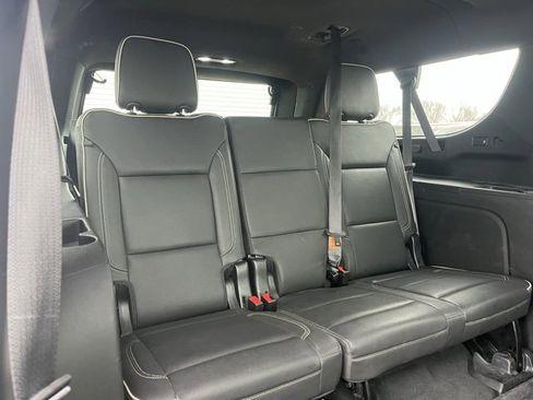 Used 2023 GMC Yukon XL SLT image 44