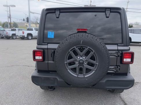 Used 2025 Jeep Wrangler Sport S image 12