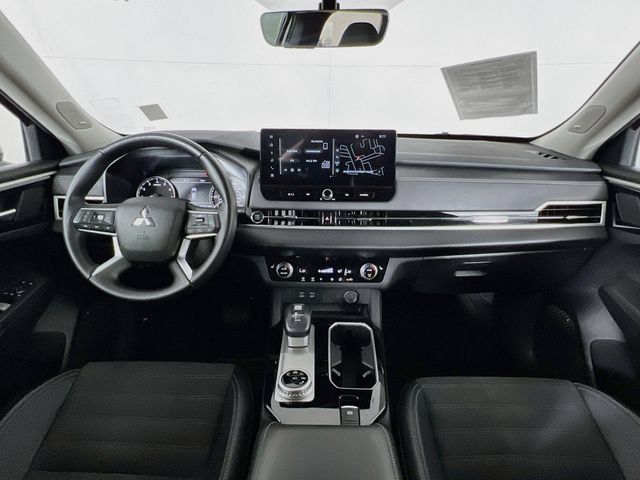 Used 2025 Mitsubishi Outlander SE FWD image 25